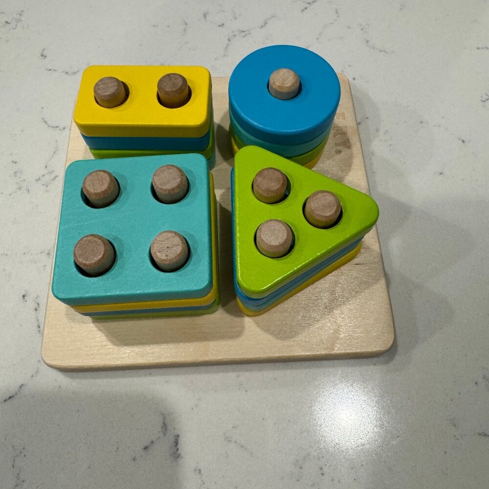 Lovevery Sort & Stack Wood Peg Puzzle Baby Learning Toys The Enthusiast Play Kit